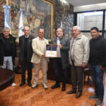 Bernis entregó una Bandera Nacional de la Libertad Civil para la Escuela Legado Belgraniano